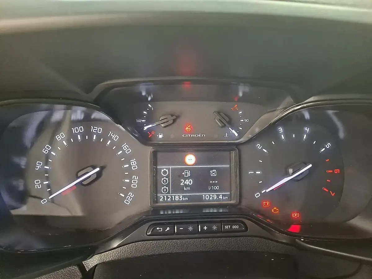Usado Citroën Berlingo Live 100 CV (73 kW) 2019 Blanco Monovolumen