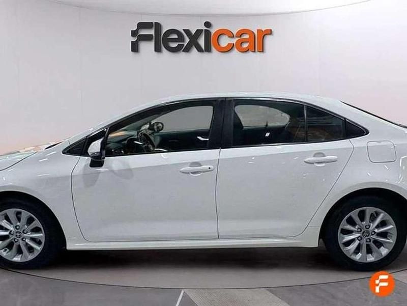 Begagnad Toyota Corolla Active 122 HK (89 kW) 2022 Vit Halvkombi