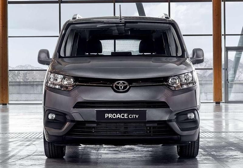 Usado Toyota Proace Active 131 CV (96 kW) 2023 Gris Monovolumen