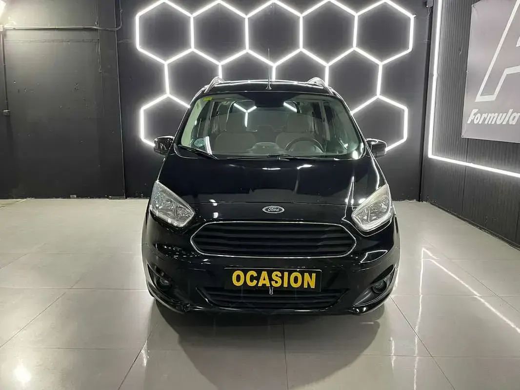 Usado Ford Tourneo Connect Titanium 101 CV (74 kW) 2015 Negro Monovolumen