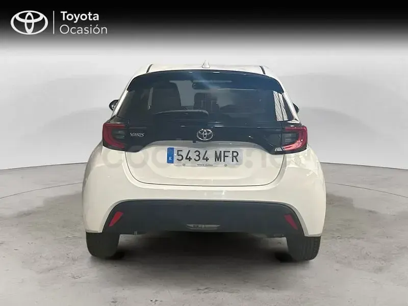 Usado Toyota Yaris 125 CV (91 kW) 2023 Blanco Utilitario
