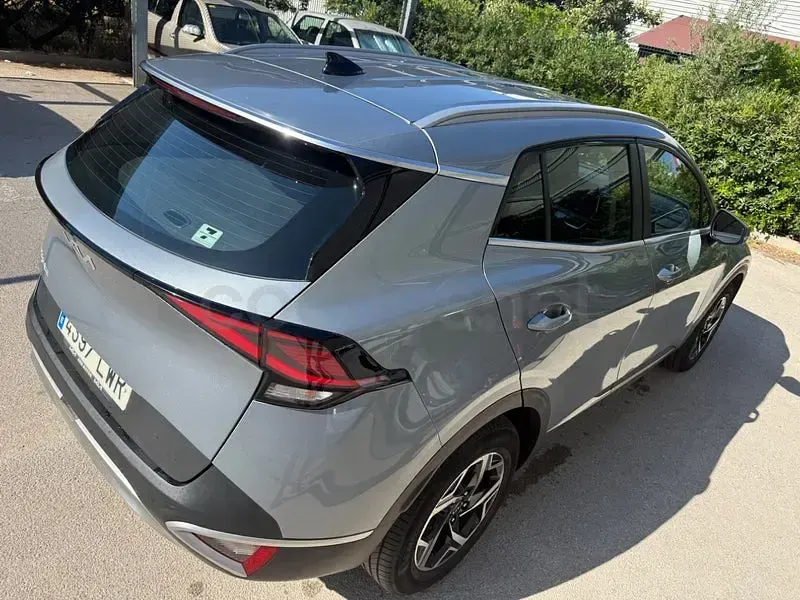 Usado Kia Sportage 150 CV (110 kW) 2022 Gris / plata SUV