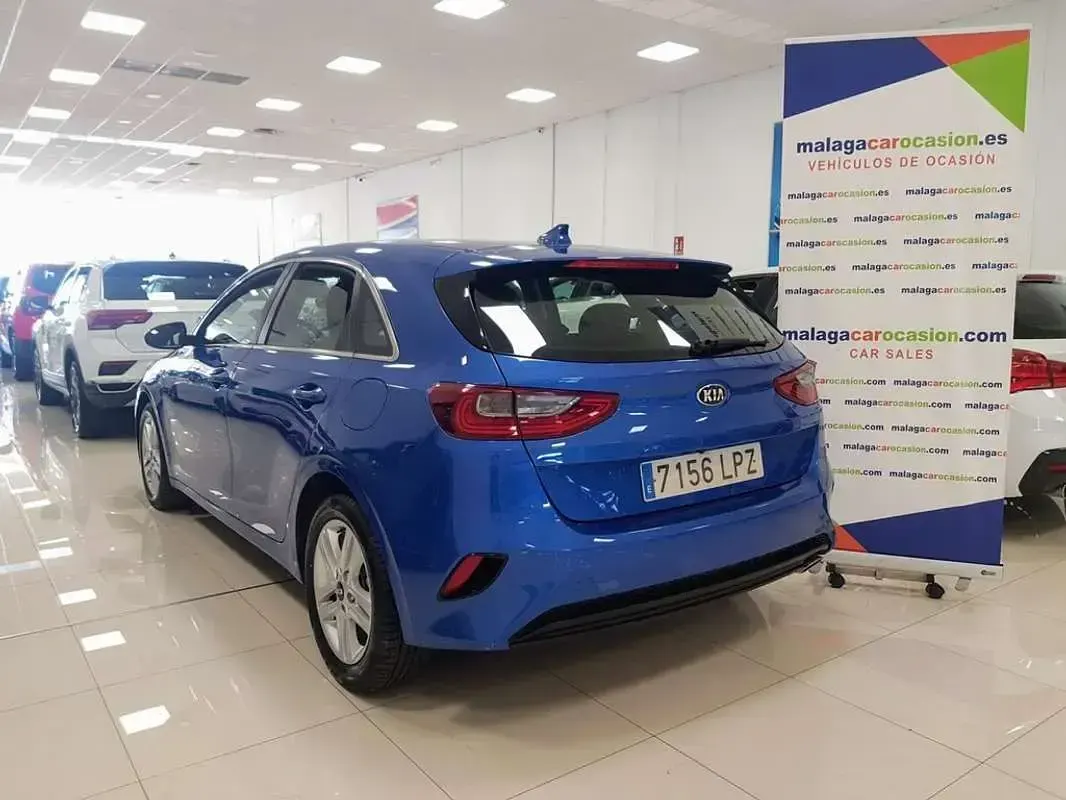 Usado Kia Ceed 120 CV (88 kW) 2021 Azul Utilitario