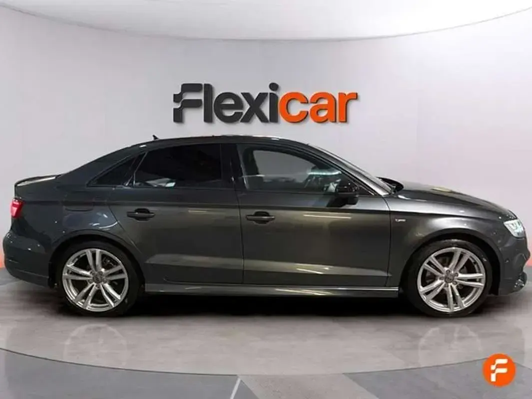 Usado Audi A3 116 CV (85 kW) 2019 Gris Berlina
