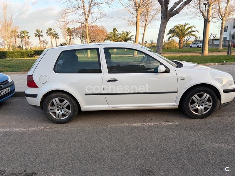 Usado VW Golf IV Conceptline 68 CV (50 kW) 2000 Blanco Berlina
