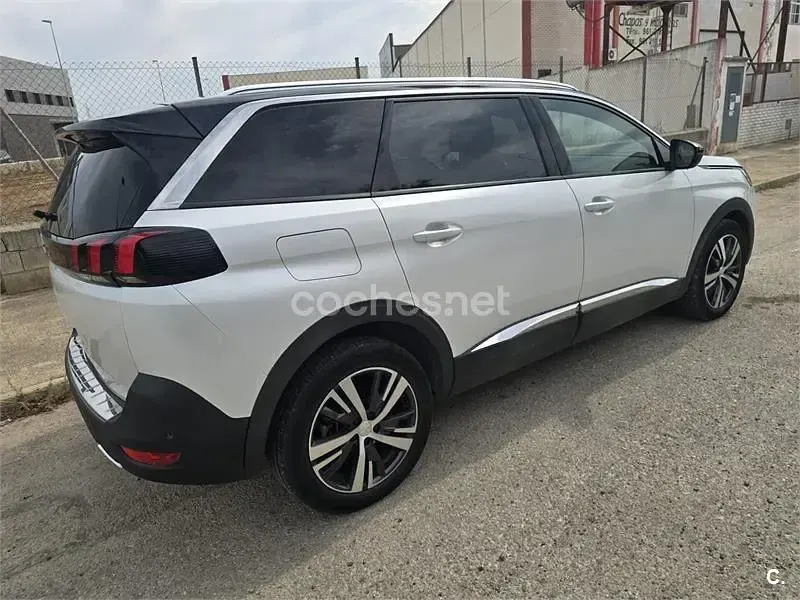 Usado Peugeot 5008 Allure 130 CV (95 kW) 2023 Blanco SUV