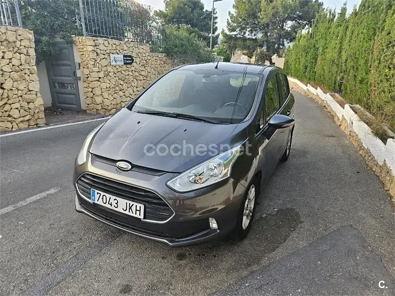 Usado Ford B-MAX Trend 100 CV (73 kW) 2015 Gris / plata Monovolumen