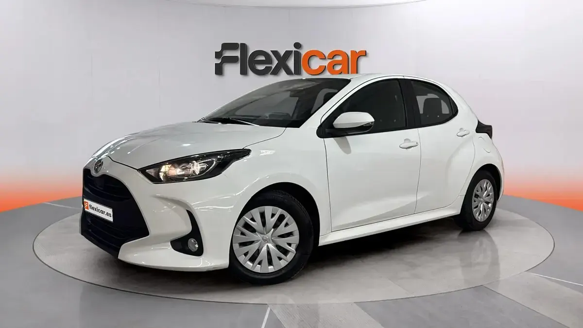 Usado Toyota Yaris Active 111 CV (81 kW) 2020 Blanco Berlina