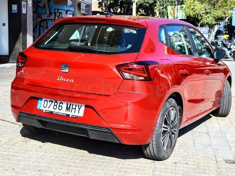 Usado Seat Ibiza Style 110 CV (80 kW) 2023 Rojo Utilitario