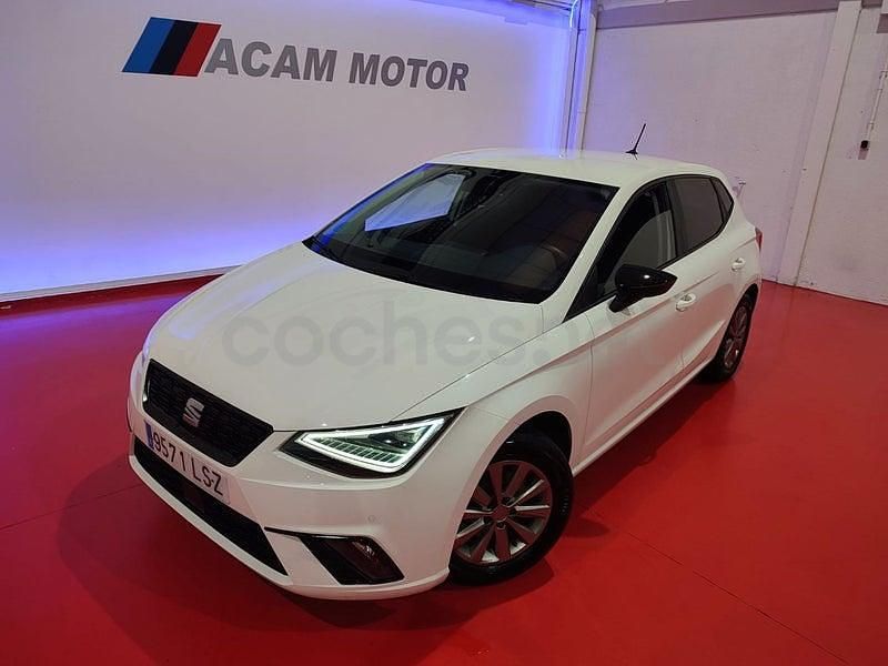 Usado Seat Ibiza Style Plus 110 CV (80 kW) 2021 Blanco Utilitario