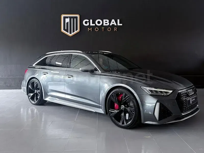 Usado Audi RS6 600 CV (441 kW) 2020 Gris / plata Familiar