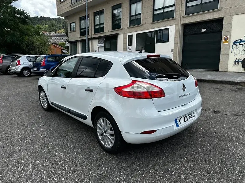 Usado Renault Mégane Authentique 100 CV (73 kW) 2012 Blanco Berlina