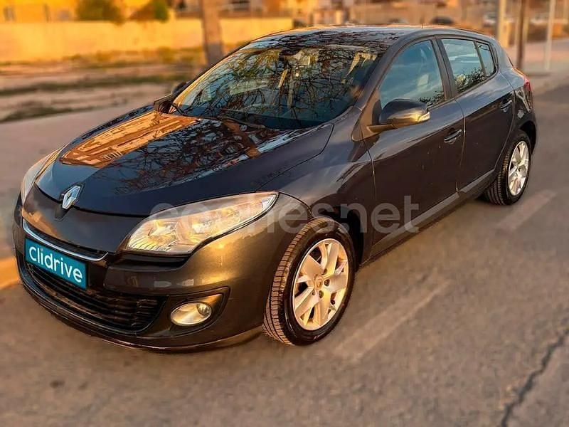 Usado Renault Mégane Authentique 101 CV (74 kW) 2013 Gris Berlina