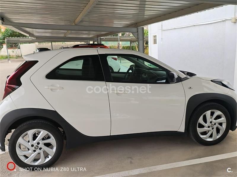 Usado Toyota Aygo X Play 72 CV (52 kW) 2022 Blanco SUV