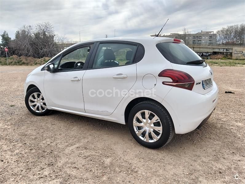 Usado Peugeot 208 Signature Sky 99 CV (72 kW) 2018 Blanco Utilitario