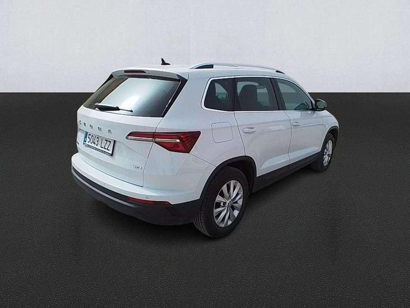 Usado Skoda Karoq Ambition 150 CV (110 kW) 2022 Blanco SUV