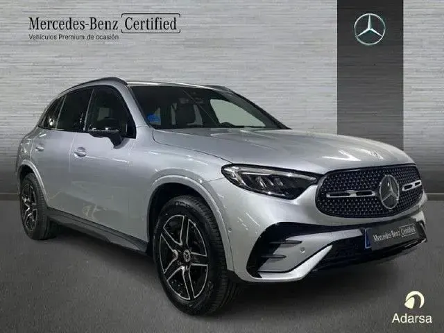 Usado Mercedes GLC300e AMG line 333 CV (244 kW) 2025 Plata hightech SUV