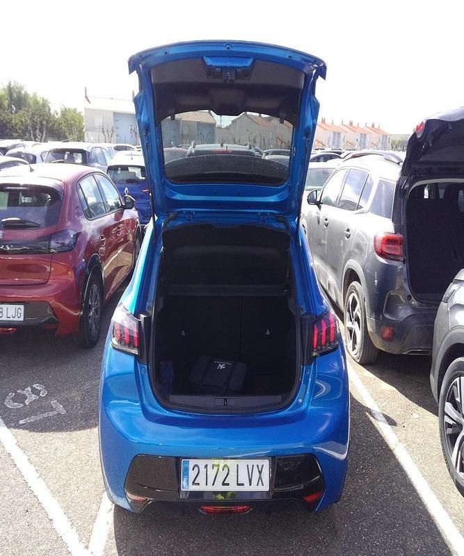 Usado Peugeot e-208 Allure 100 kW (136 CV) 2022 Azul Utilitario