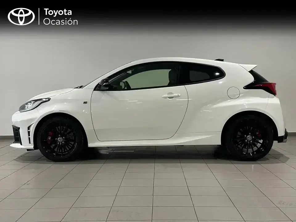 Usado Toyota Yaris 280 CV (205 kW) 2024 Blanco Berlina
