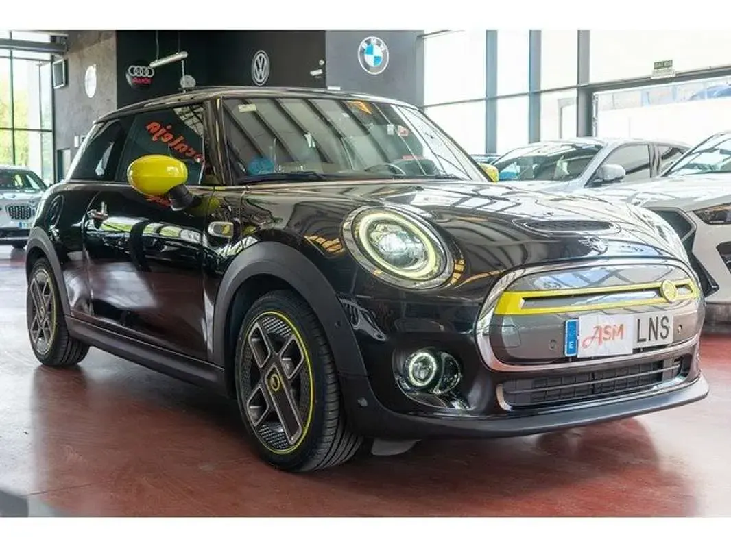 Usado Mini Cooper SE 135 kW (184 CV) 2021 Negro Utilitario