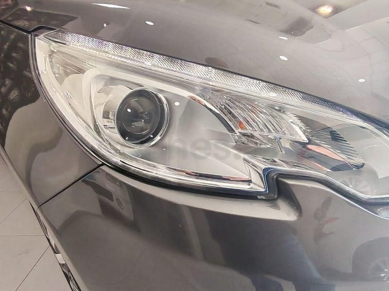 Usado Peugeot 2008 Active 100 CV (73 kW) 2016 Gris / plata SUV