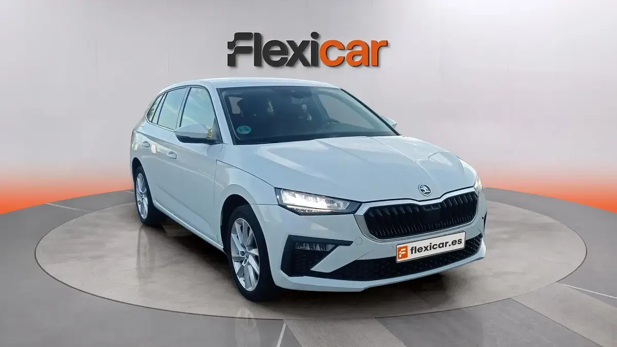 Usado Skoda Scala Selection 116 CV (85 kW) 2024 Blanco Utilitario