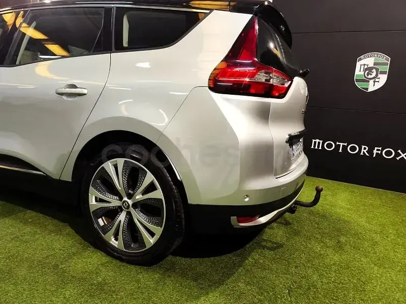 Usado Renault Grand Scénic IV LIMITED 140 CV (102 kW) 2019 Gris / plata Monovolumen