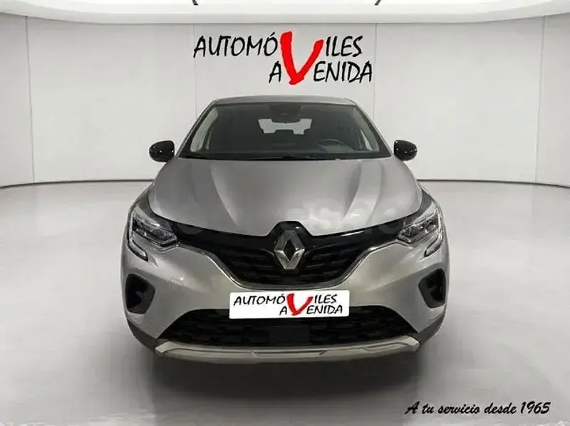 Usado Renault Captur Evolution 160 CV (117 kW) 2022 Gris / plata SUV