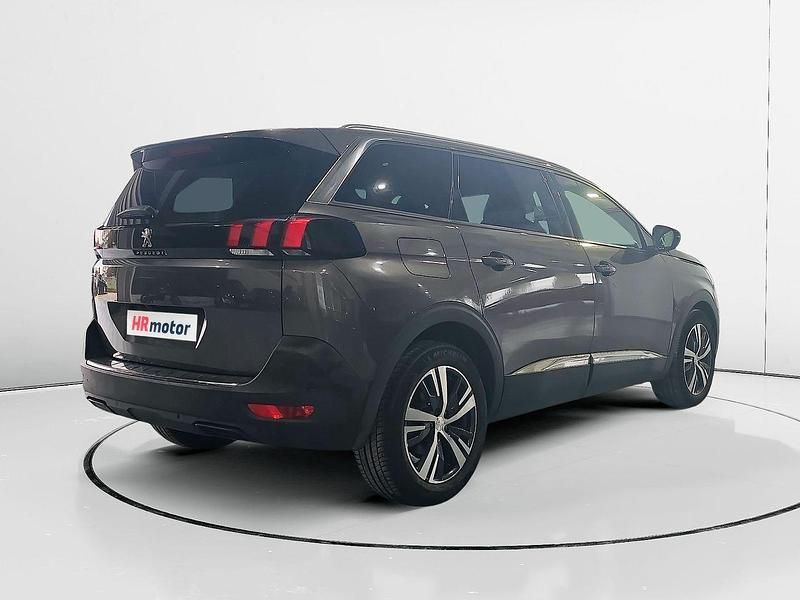 Usado Peugeot 5008 Allure 131 CV (96 kW) 2023 Gris / plata SUV
