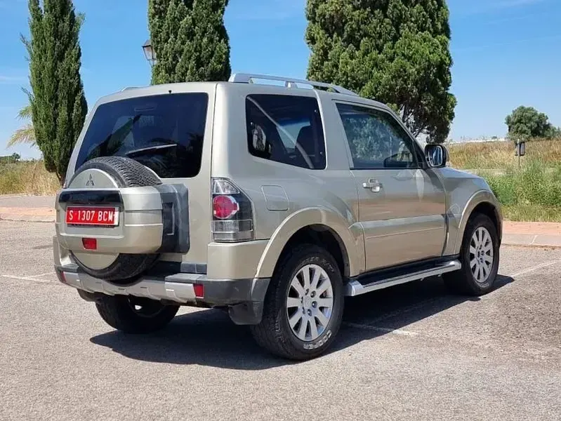 Usado Mitsubishi Montero 170 CV (125 kW) 2009 Beige SUV
