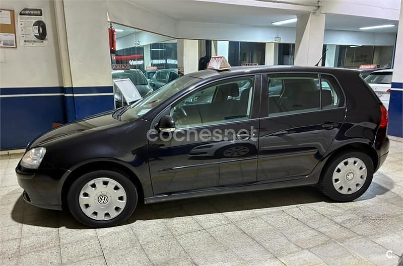 Usado VW Golf IV Highline 105 CV (77 kW) 2006 Negro Berlina