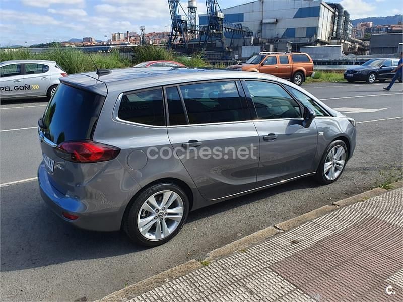 Usado Opel Zafira Innovation 136 CV (100 kW) 2019 Gris / plata Monovolumen