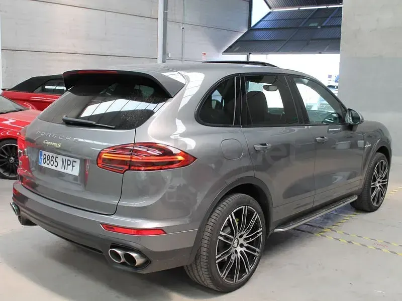 Usado Porsche Cayenne S E-Hybrid 416 CV (305 kW) 2015 Gris / plata SUV