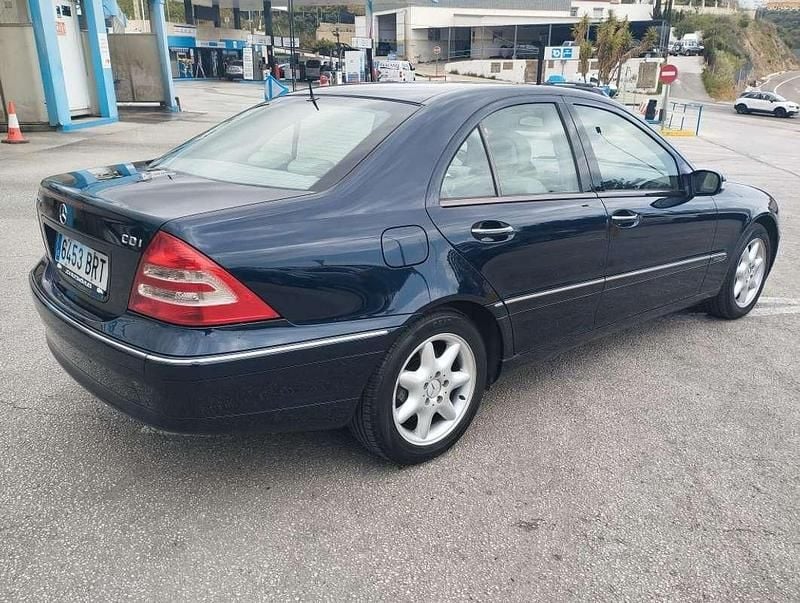 Usado Mercedes C270 Elegance 170 CV (125 kW) 2002 Azul Berlina