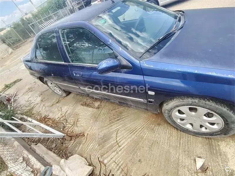 Usado Peugeot 406 110 CV (80 kW) 2000 Azul Berlina
