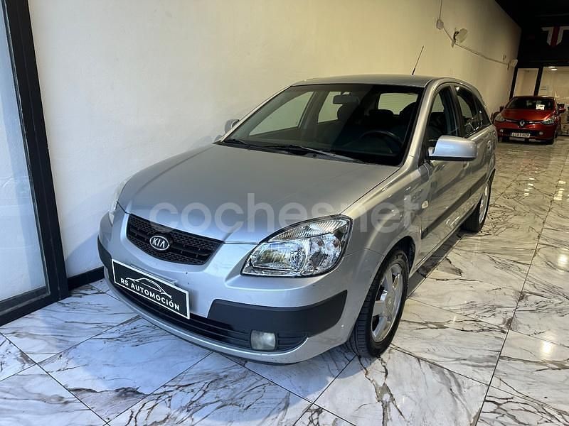 Gris / plata Usado 2006 Kia Rio EX Berlina | 4990 € (Un poco caro) - Imagen 1/4