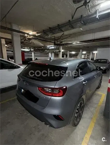 Usado Kia Ceed 136 CV (100 kW) 2021 Gris / plata Utilitario