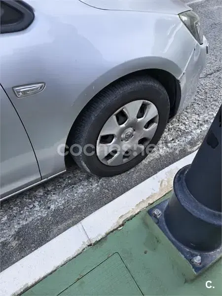 Usado Opel Astra Enjoy 125 CV (91 kW) 2011 Gris / plata Familiar