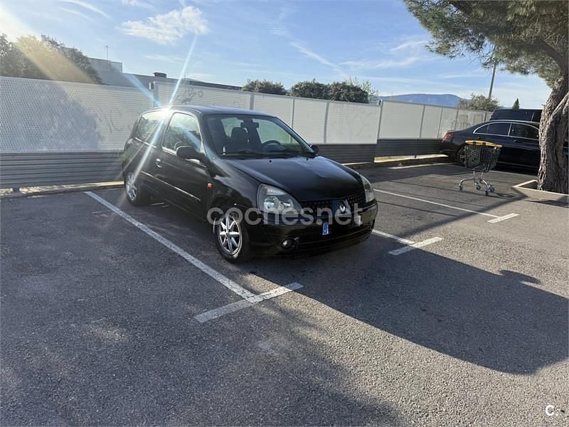 Usado Renault Clio II Authentique 60 CV (44 kW) 2005 Negro Berlina