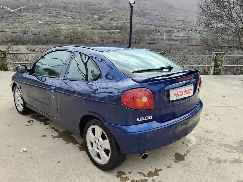 Usado Renault Mégane Coupé Dynamique 140 CV (102 kW) 2001 Azul Coupe