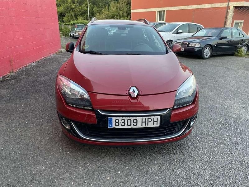 Rojo Usado 2013 Renault Mégane III Dynamique Utilitario | 6500 € (Precio justo) - Imagen 1/4
