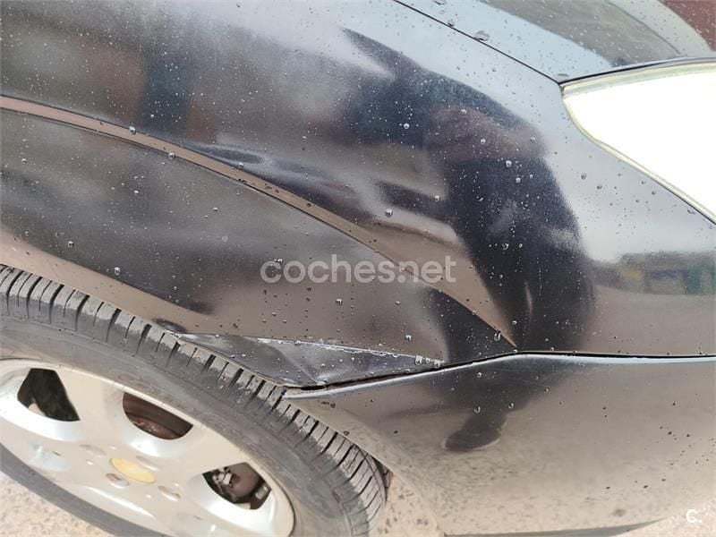 Usado Ford Focus Trend 115 CV (84 kW) 2005 Negro Berlina