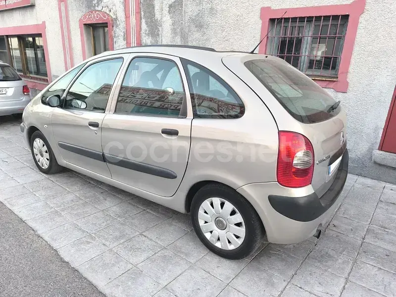 Usado Citroën Xsara Picasso 110 CV (80 kW) 2006 Beige Monovolumen