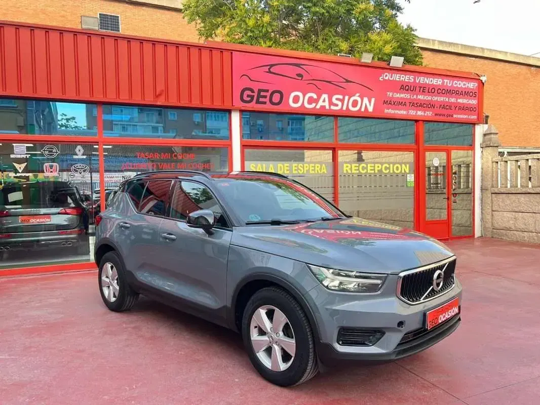 Usado Volvo XC40 Momentum 163 CV (119 kW) 2021 Gris SUV