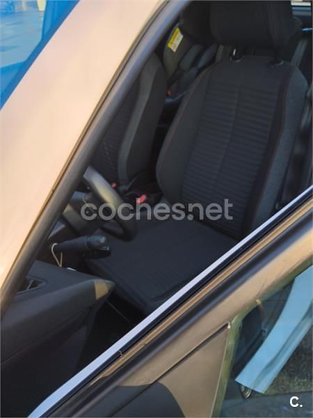 Usado Peugeot 2008 Allure 100 CV (73 kW) 2020 Blanco SUV