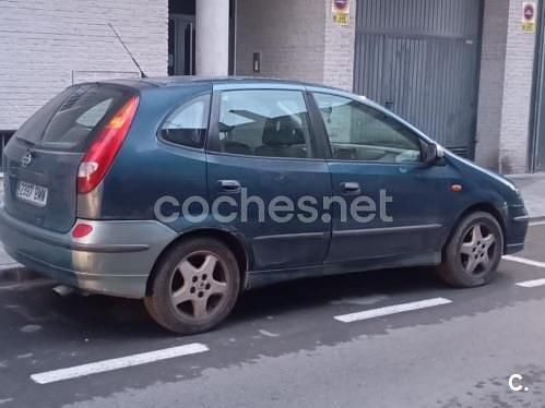 Usado Nissan Almera Tino Comfort 114 CV (83 kW) 2001 Azul Monovolumen