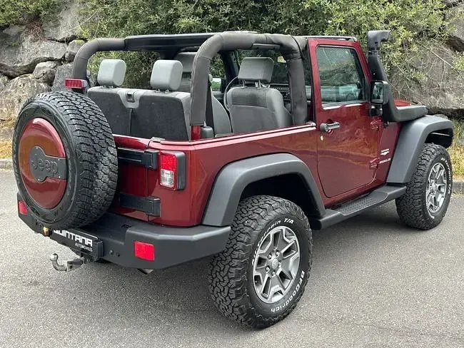 Usado Jeep Wrangler Sahara 177 CV (130 kW) 2008 Rojo SUV