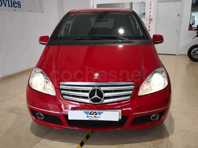 Usado Mercedes A180 Style 109 CV (80 kW) 2012 Rojo Utilitario