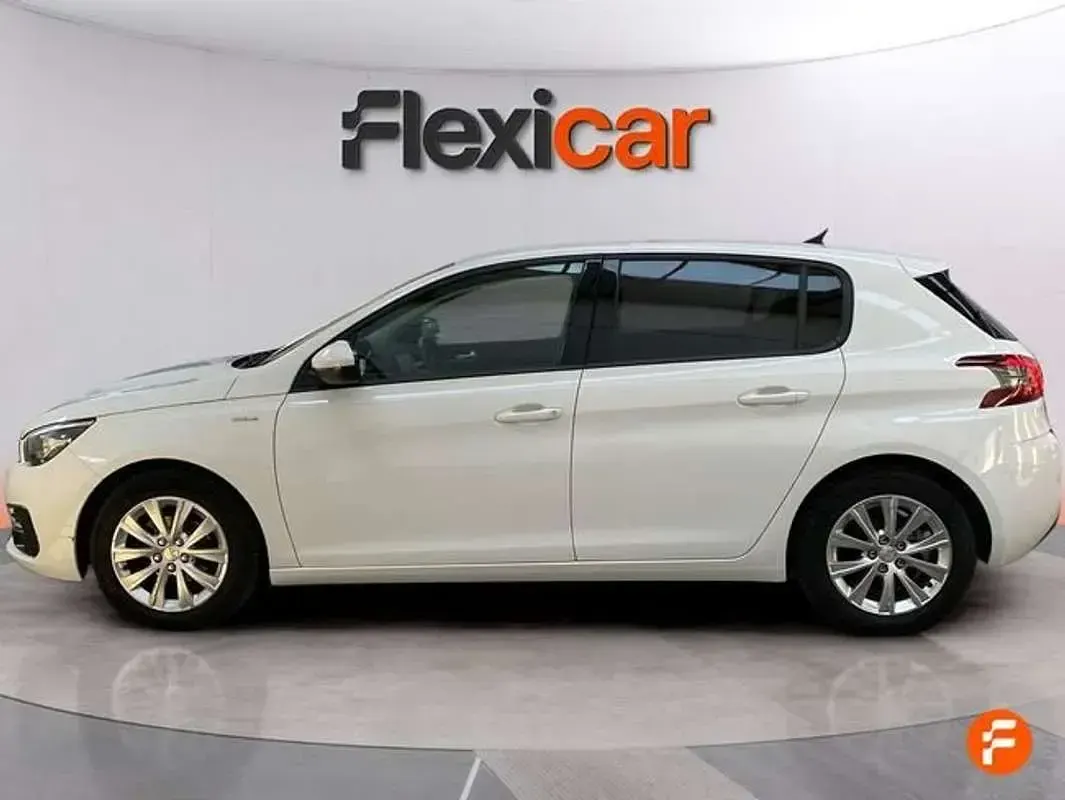 Usado Peugeot 308 Style 110 CV (80 kW) 2019 Blanco Utilitario