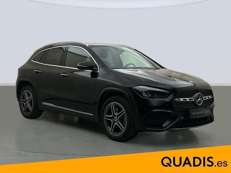 Usado Mercedes GLA250 AMG line 218 CV (160 kW) 2025 Negro noche SUV